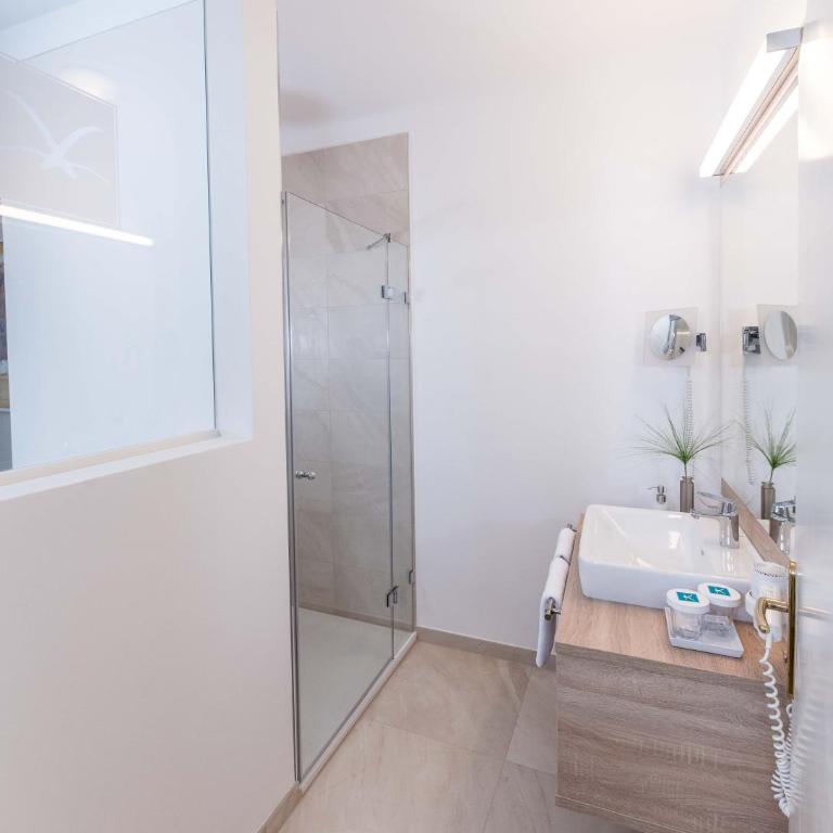 Lust und Laune Hotel am Wörthersee - Großes Doppelzimmer mit Balkon und Seeblick - 8