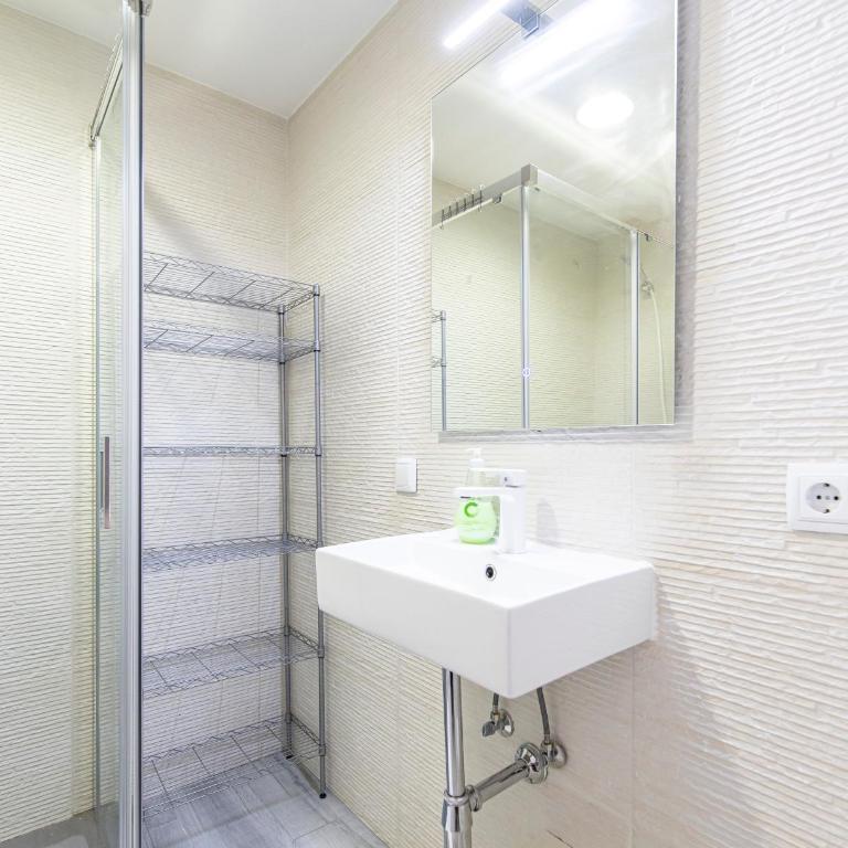 Piso ideal y acogedor junto a Cuzco y Castellana - Two-Bedroom Apartment - 10