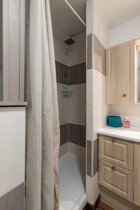 APPARTEMENT CENTRE VILLE WIFI PARKING DRAPS FOURNIS - Appartement 2 Chambres - 28