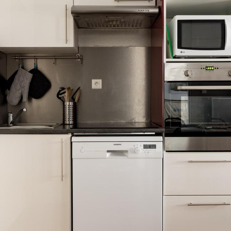 APPARTEMENT CENTRE VILLE WIFI PARKING DRAPS FOURNIS - Appartement 2 Chambres - 37