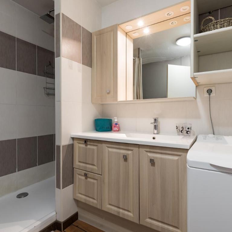 APPARTEMENT CENTRE VILLE WIFI PARKING DRAPS FOURNIS - Appartement 2 Chambres - 38