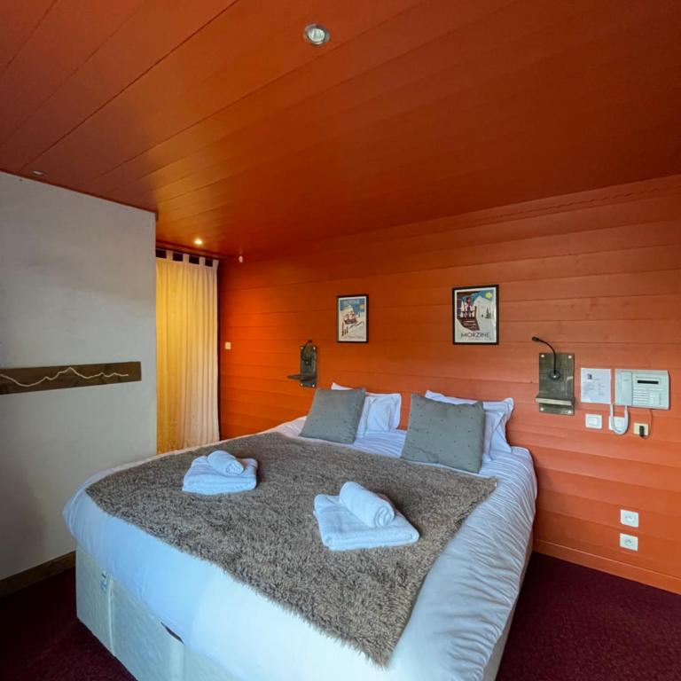 Hôtel La Chaumière - Chambre Triple Confort - Petit-Déjeuner Gratuit - 1