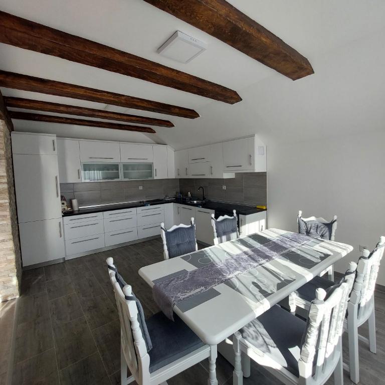 Apartman Milena Pale - dva garazna parking mjesta - Two-Bedroom Apartment - 3
