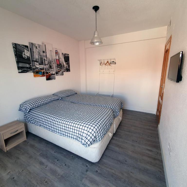 San Francisco - Three-Bedroom Apartment - 21