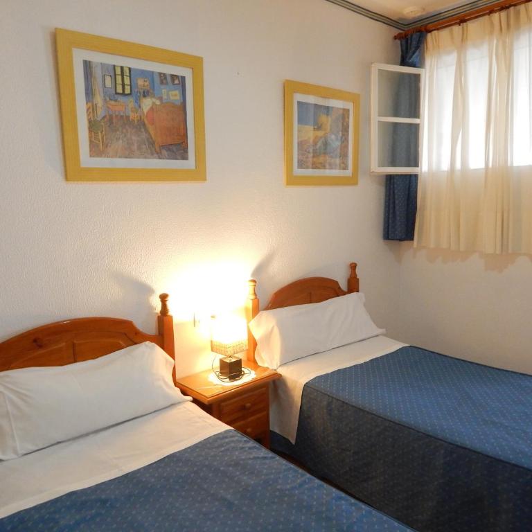 Hostal Fantoni - Habitación Doble (ventana interior) - 2 camas - 1