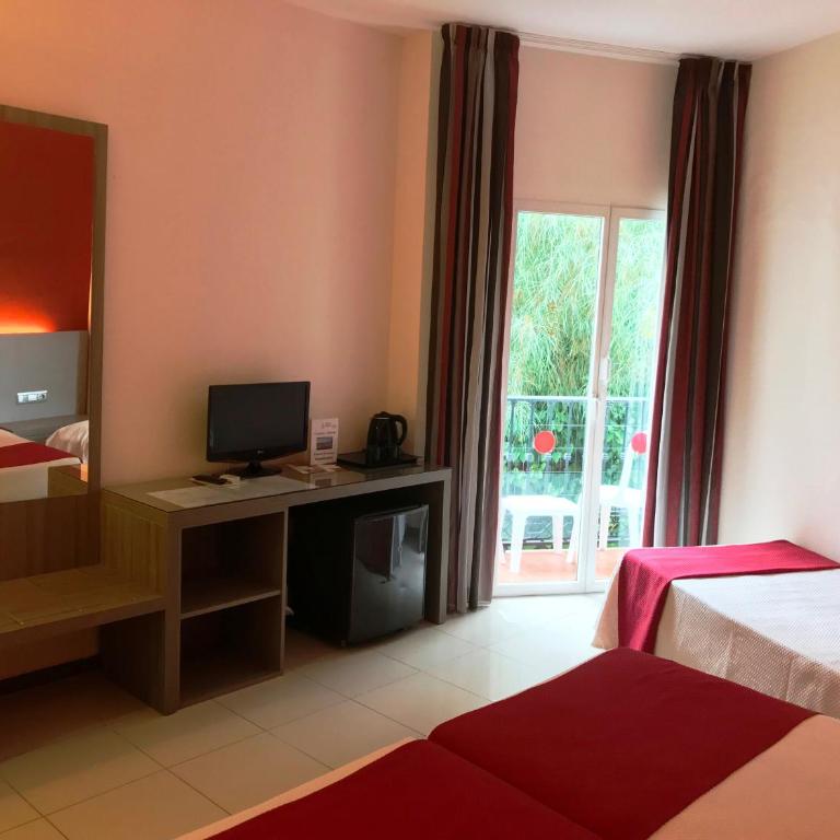 Hotel Nerja Club by Dorobe - Habitación Doble con cama supletoria - 1