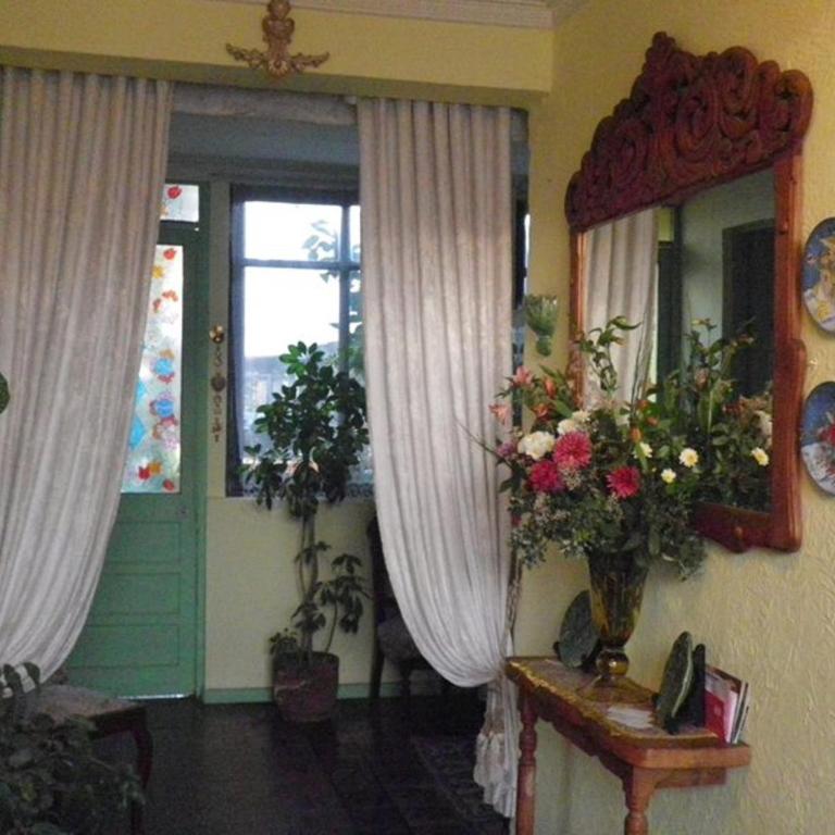 Hostal Renoir - Habitación Individual con baño - 3