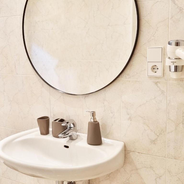 Rosa Rooms Meran - Camera Matrimoniale con Bagno in Comune - 3