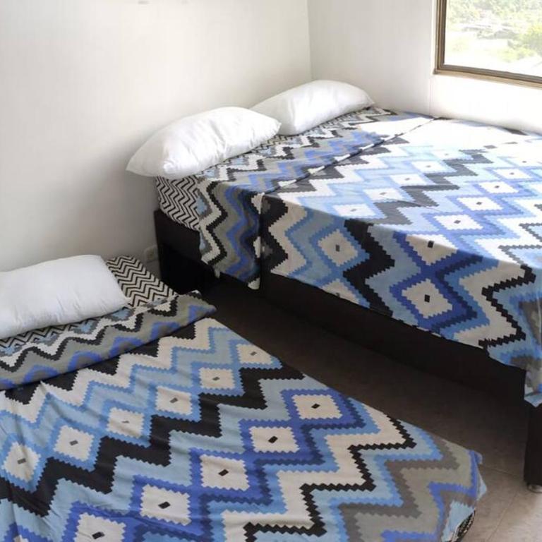APARTAMENTO CERCA AL ESTADIO Y EL BATALLON - Three-Bedroom Apartment - 1