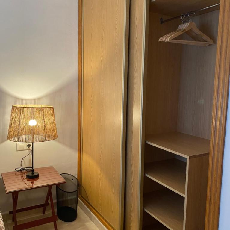 LUNAROOM Center & Quiet Guesthouse - Room with Shared bathroom and Views - Large Bed - 16
