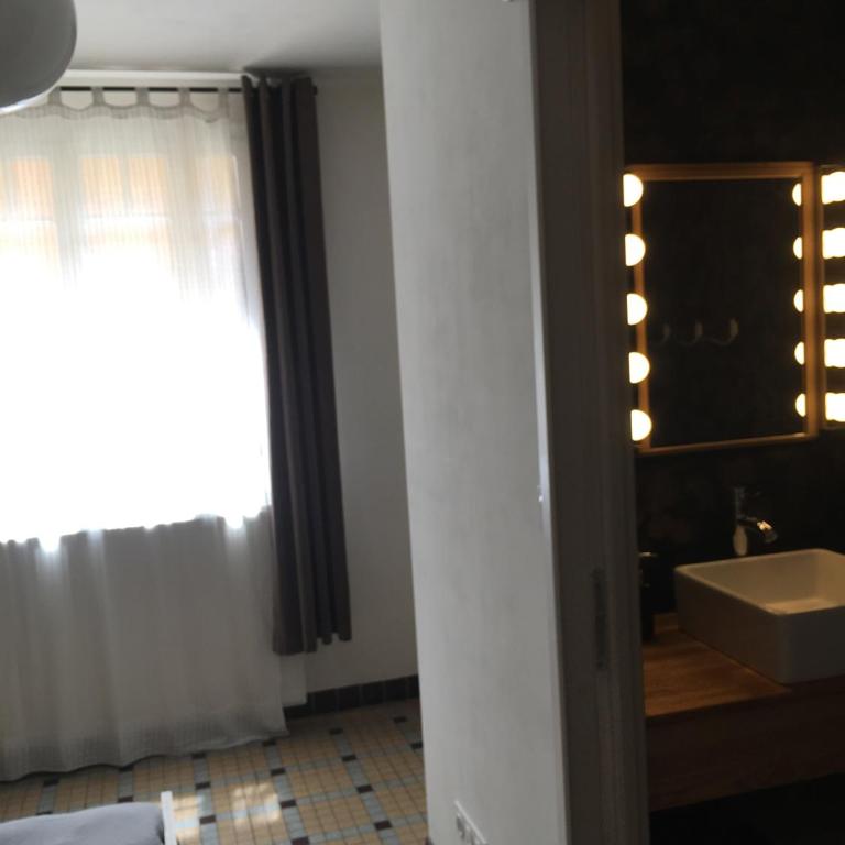 Charmant appartement sur cour, Le Cerisier - One-Bedroom Apartment - 6