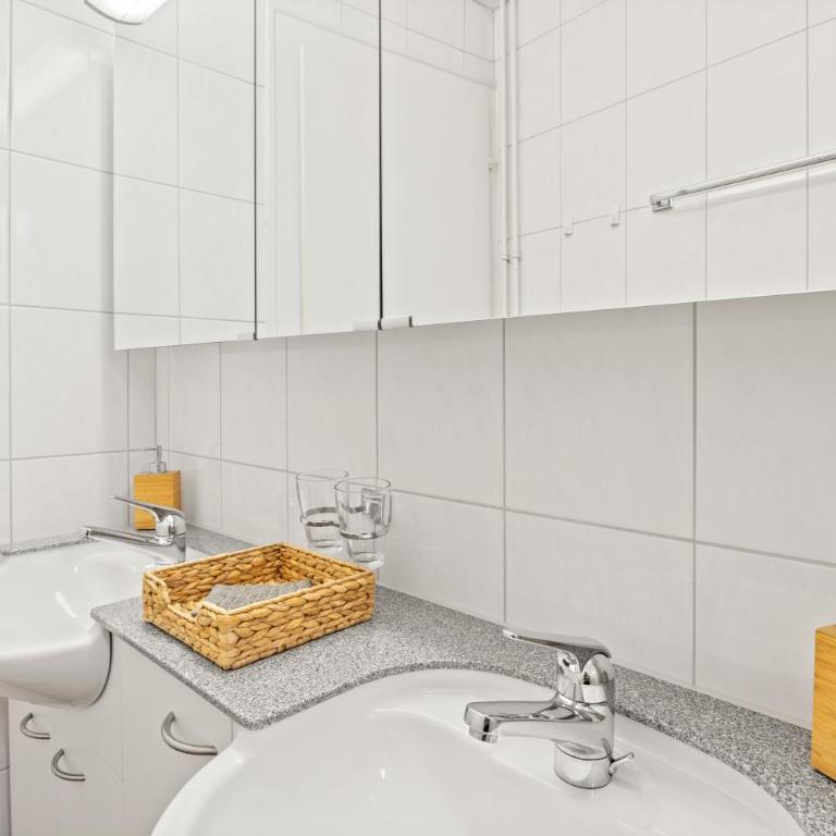 Modern & Central Apartments - Apartment - 15