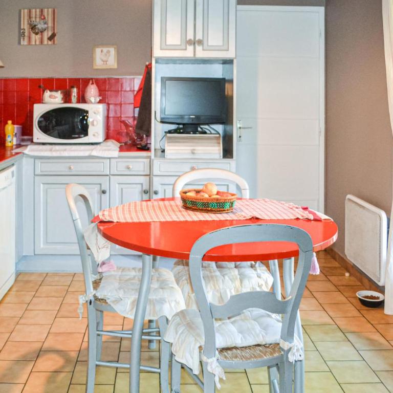 Stunning Home In Bergerac - Maison de Vacances 3 Chambres - 7