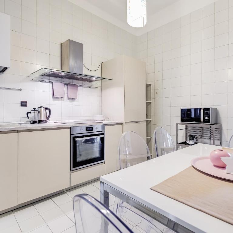 Large and bright apartment amazing view Basilica San Giovanni in Laterano - Two-Bedroom Apartment - 9