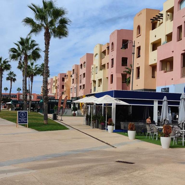 Luxury Golf View 3Bed Penthouse Sleeps 6 Balcony - Apartamento - 4