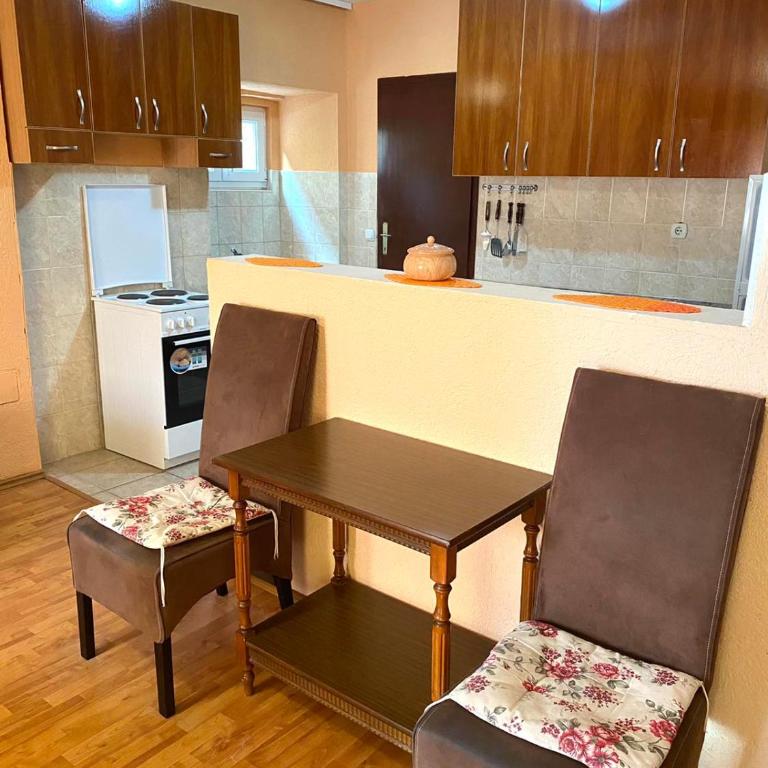 Apartments Teodora Obala - Family Suite with Balcony - 17