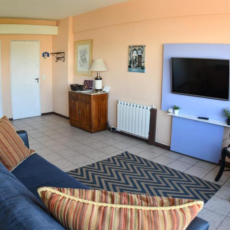 Vista II Apartments - Apartment with Lake View - 12