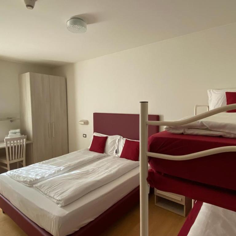 Casteluce Hotel Funivie - Quadruple Room with Balcony - 1