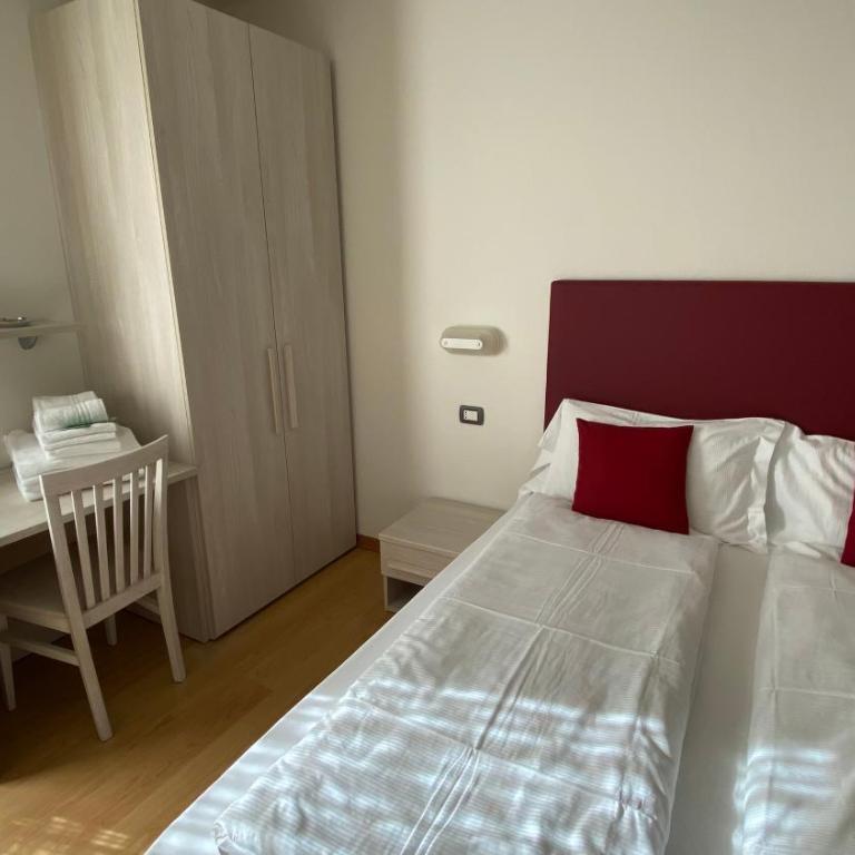 Casteluce Hotel Funivie - Quadruple Room with Balcony - 2