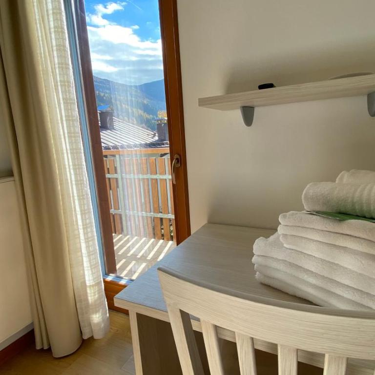 Casteluce Hotel Funivie - Quadruple Room with Balcony - 4