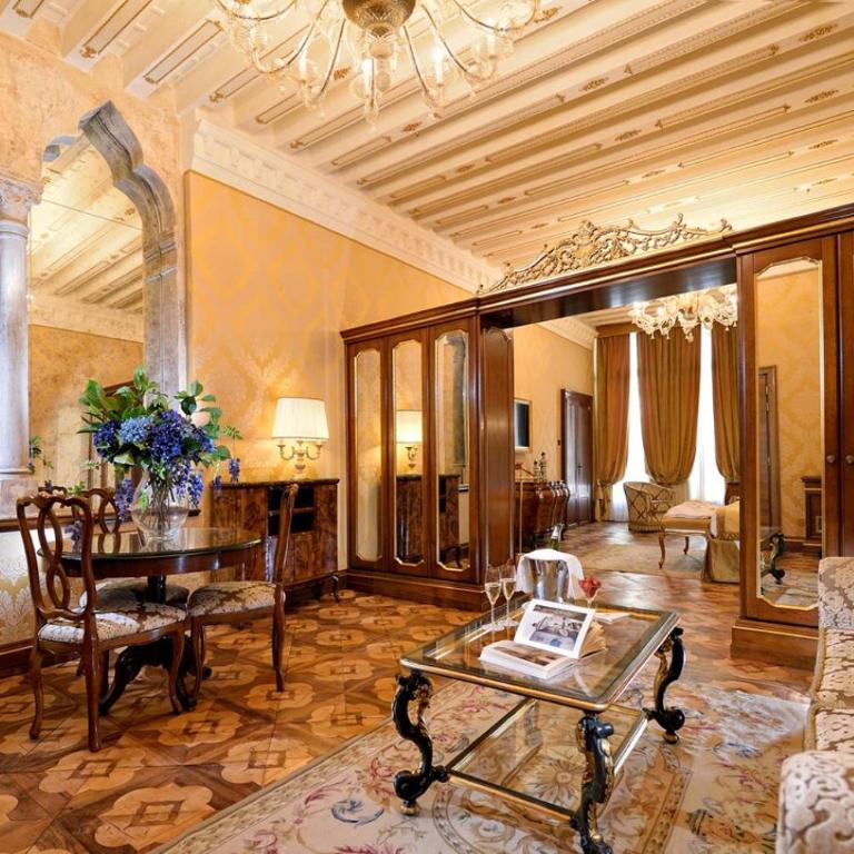 Hotel Ai Reali - Small Luxury Hotels of the World - Suite con Vista Canale - 6