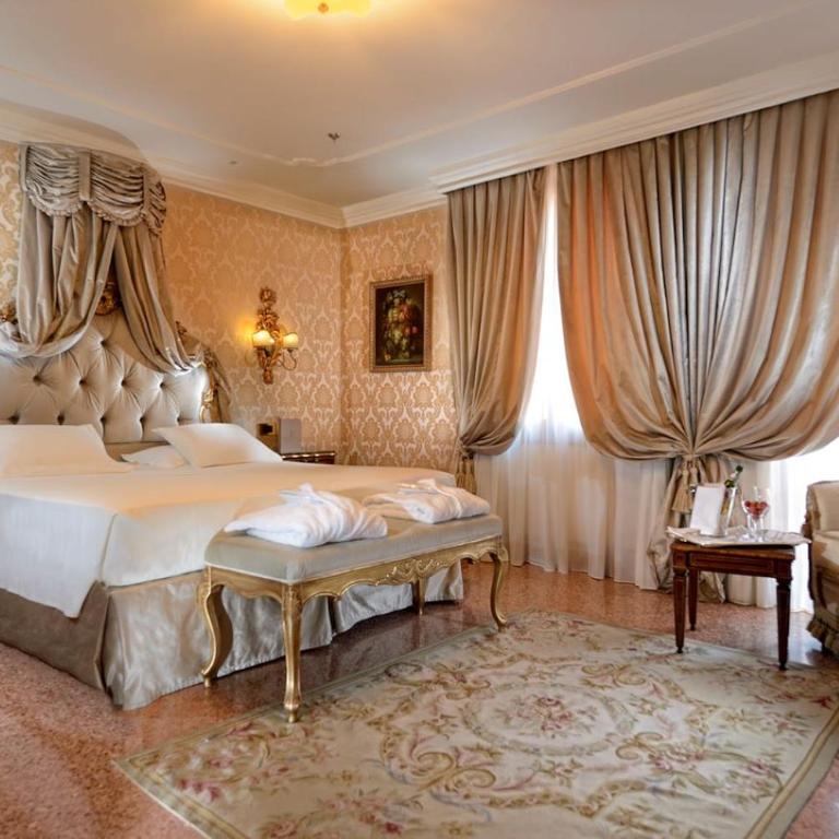 Hotel Ai Reali - Small Luxury Hotels of the World - Camera Deluxe Matrimoniale/Doppia con Letti Singoli - 2