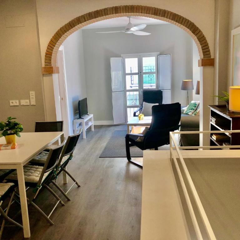 GATU PREMIUM La Casa del Arco con wifi, aire acc, terraza ," Preferente mayores de 21 años y familias " - Casa de 2 dormitorios - 46