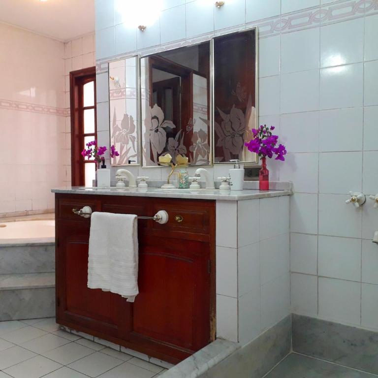 Tanino Guest House - King Suite with Spa Bath - 7