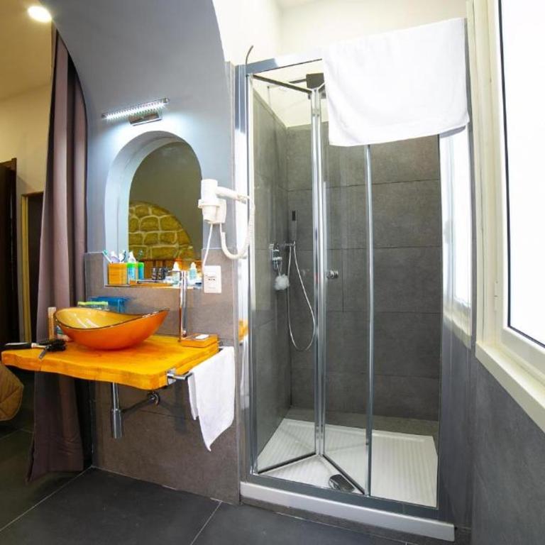 Toledo H, Naples Historical Center, by ClaPa Group - Camera Matrimoniale Economy - 3