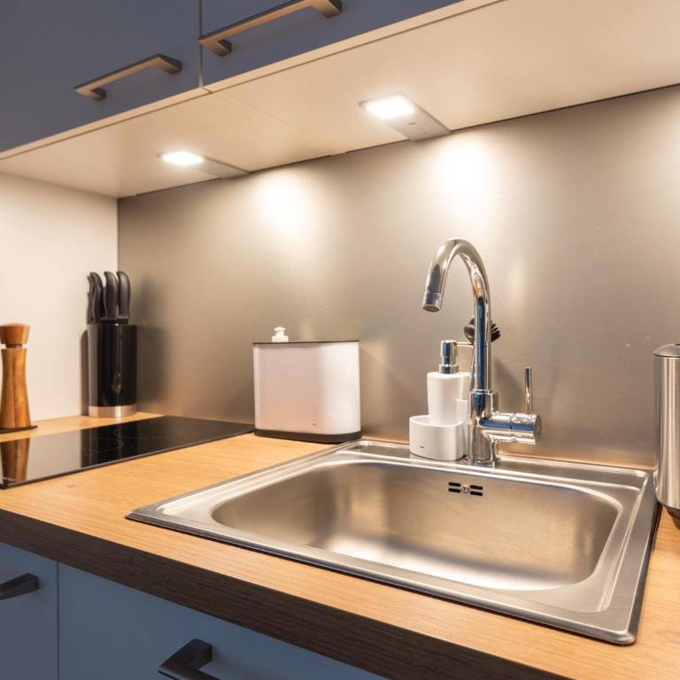Limehome Linz Friedrichstraße - Suite XL mit Sitzbereich - 12