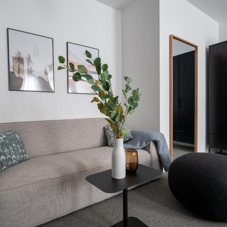 Limehome Linz Friedrichstraße - Suite XL mit Sitzbereich - 5
