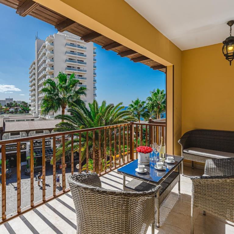 Amazing 3 bedroom apartment on the first line of the best Las Americas beach, air conditioner and terrace ocean view - Apartamento de 3 dormitorios - 1