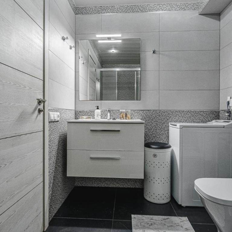 Amazing 3 bedroom apartment on the first line of the best Las Americas beach, air conditioner and terrace ocean view - Apartamento de 3 dormitorios - 26