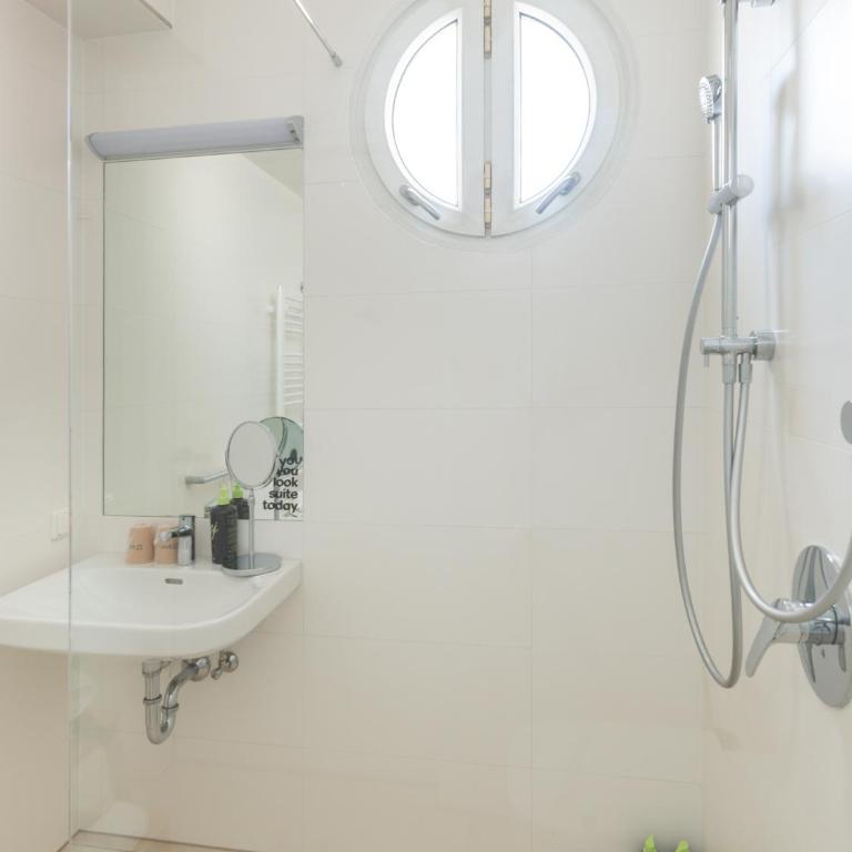 Limehome Linz Friedrichstraße - Einzelsuite M mit Sitzbereich - 9