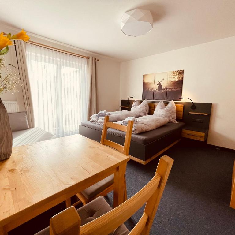 Haus Heimat Wagrain - Dreibettzimmer - 1
