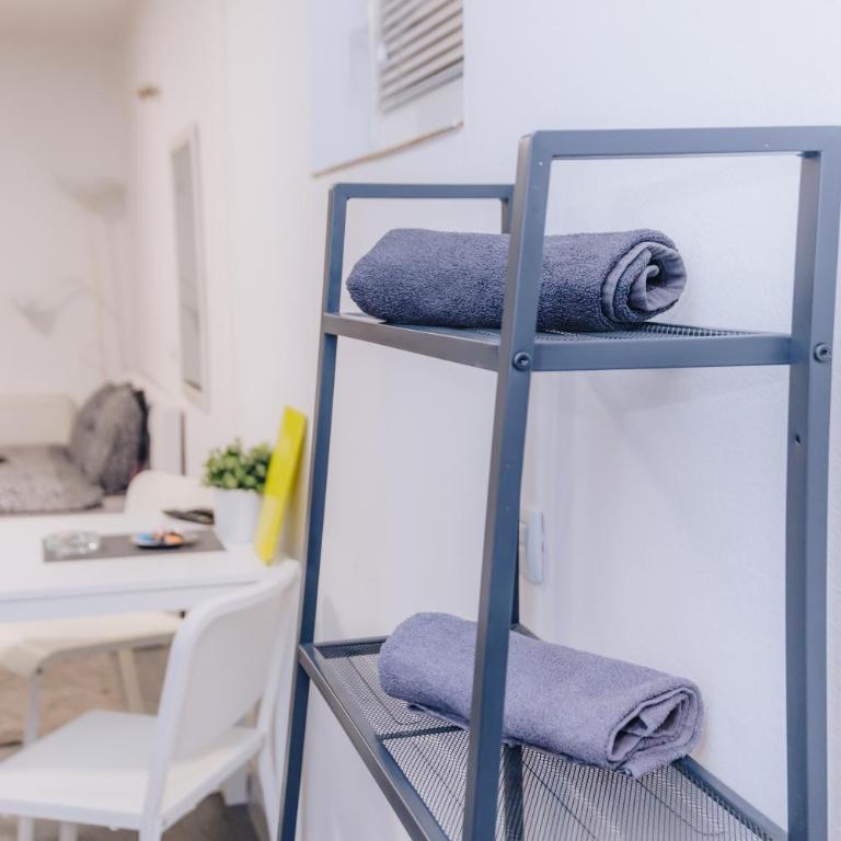Apartments Luka - Double Room with Balcony - 1