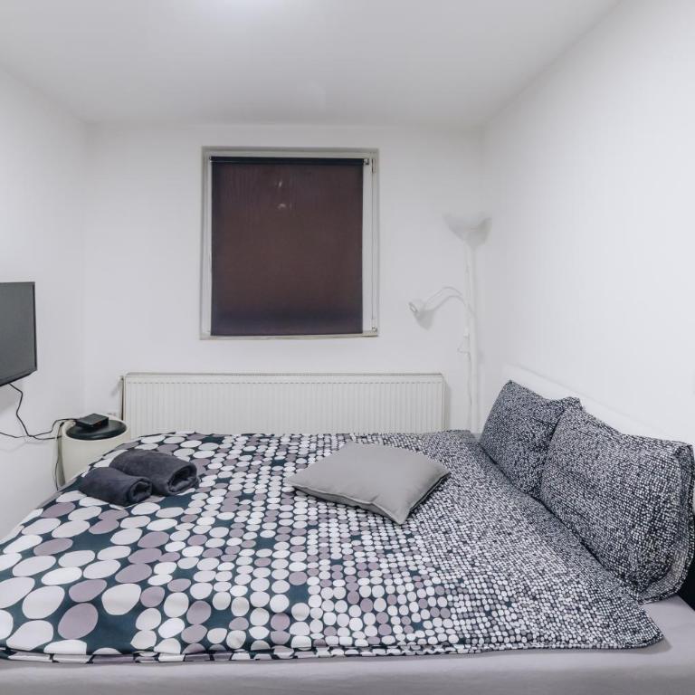 Apartments Luka - Double Room with Balcony - 10