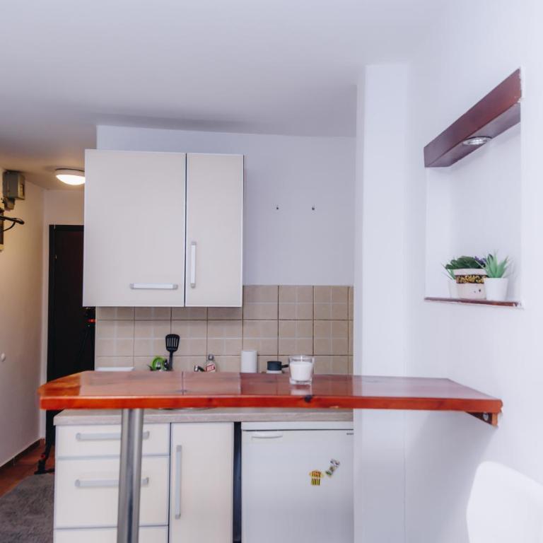 Apartments Luka - Double Room with Balcony - 9