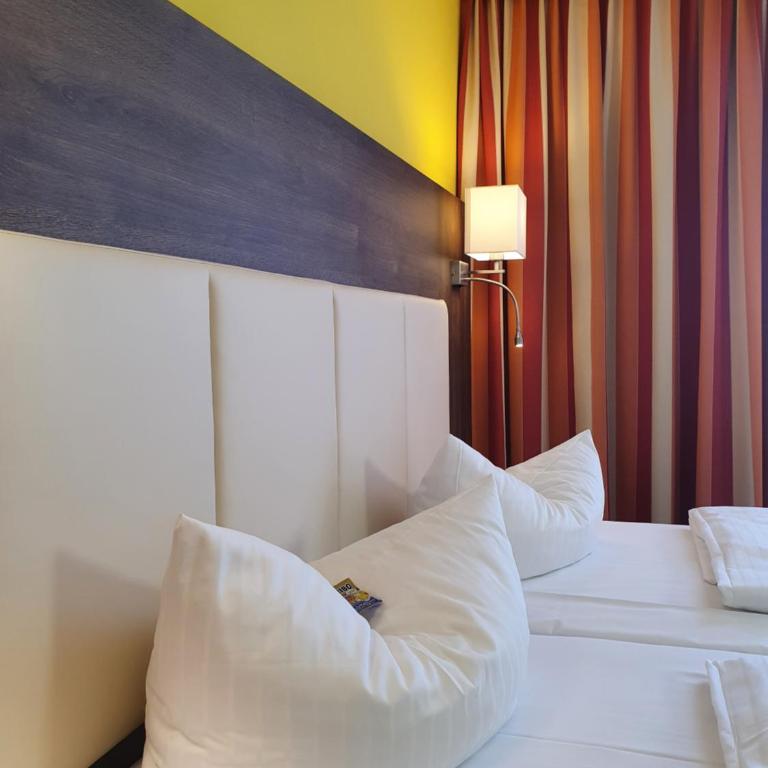 INVITE Hotel Nürnberg City - Standard Doppelzimmer - 6