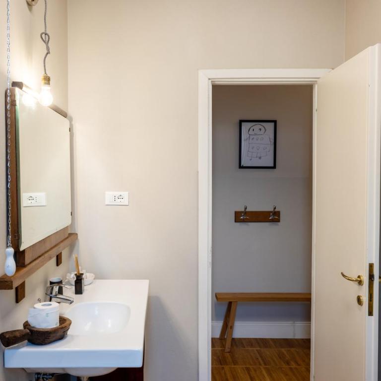 GuestHost - Bastione Central Apt with Charming Terrace - Two-Bedroom Apartment - 20