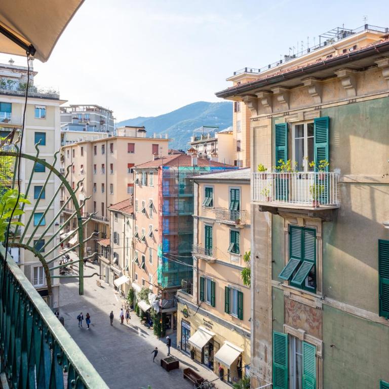 GuestHost - Bastione Central Apt with Charming Terrace - Two-Bedroom Apartment - 24