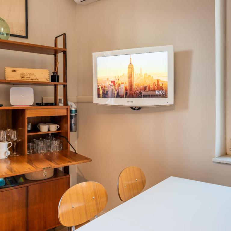 GuestHost - Bastione Central Apt with Charming Terrace - Two-Bedroom Apartment - 7
