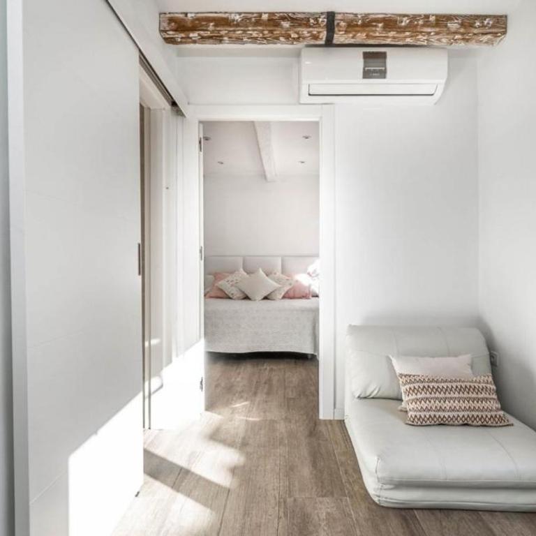 Laurel Lounge & Terrace - One-Bedroom Apartment - 11