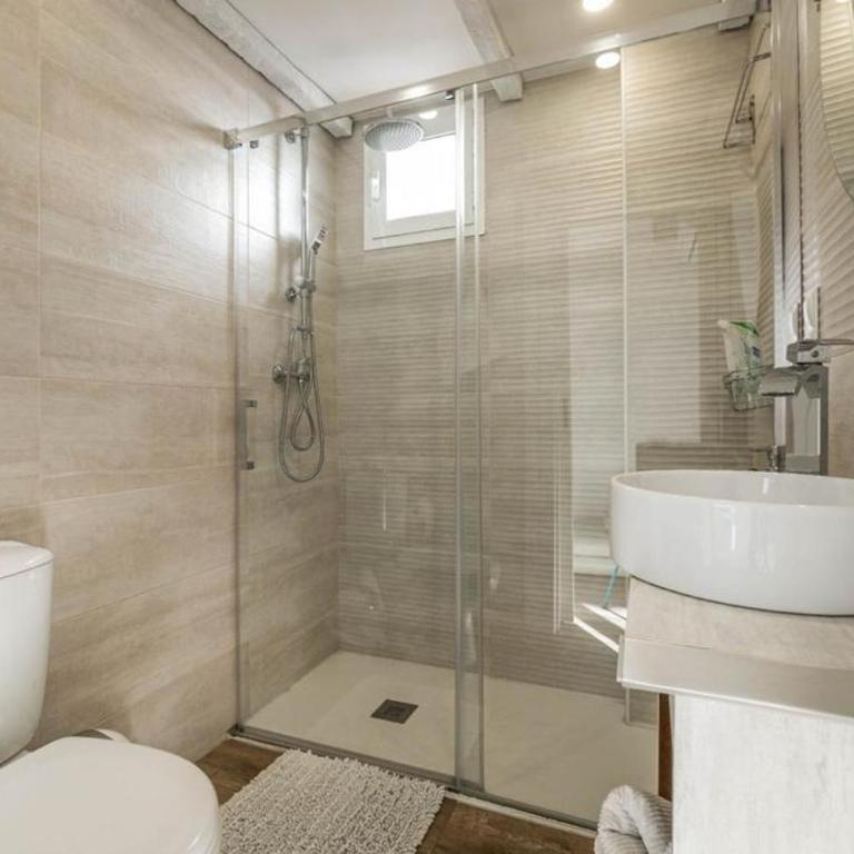 Laurel Lounge & Terrace - One-Bedroom Apartment - 9