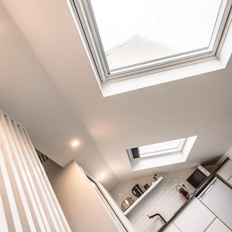 Le Coquet Logement Climatisé face à la Cathédrale - 3G - Studio Duplex - 15