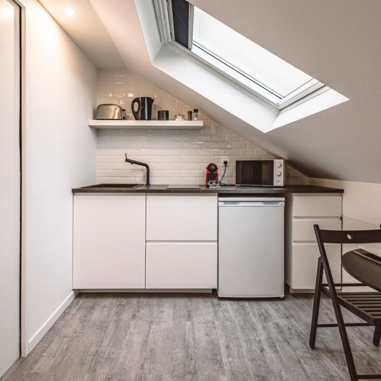 Le Coquet Logement Climatisé face à la Cathédrale - 3G - Studio Duplex - 5