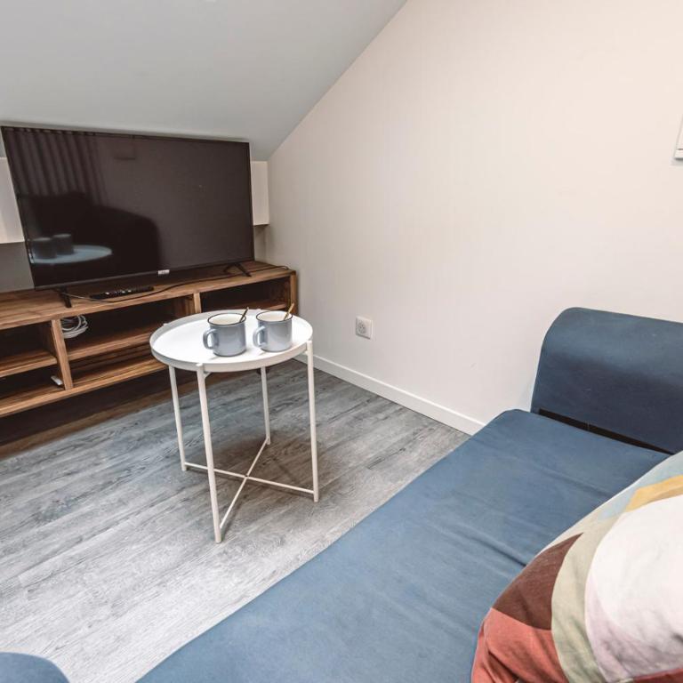 Le Coquet Logement Climatisé face à la Cathédrale - 3G - Studio Duplex - 12