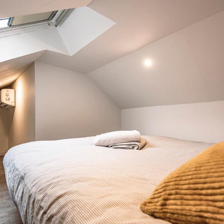 Le Coquet Logement Climatisé face à la Cathédrale - 3G - Studio Duplex - 14