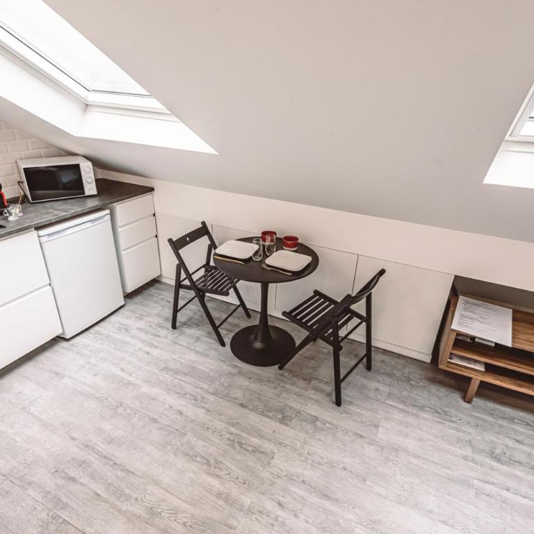 Le Coquet Logement Climatisé face à la Cathédrale - 3G - Studio Duplex - 11
