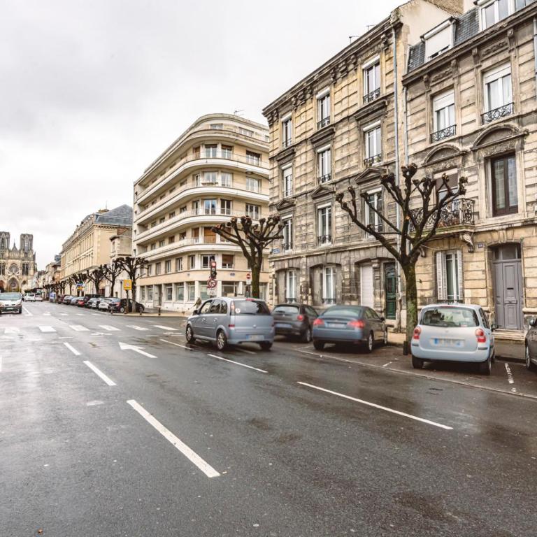 Le Coquet Logement Climatisé face à la Cathédrale - 3G - Studio Duplex - 25